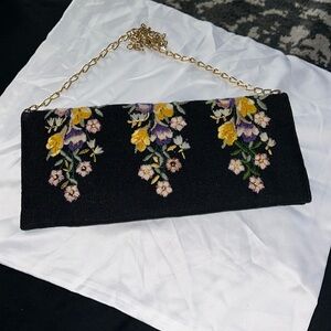 Vintage Bienen Davis clutch with embroidered flowers